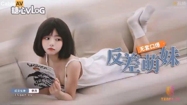 Em người yêu cute thích vừa đọc sách vừa cho tôi nện